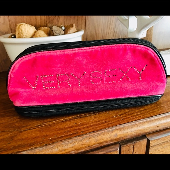 Victoria’s Secret pink velvet mini makeup case - Picture 1 of 1